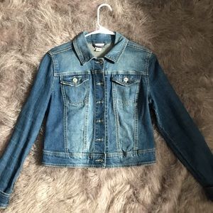 Light wash jean jacket!!